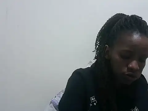 prettybeee online show from November 2025 09:07:01 PM