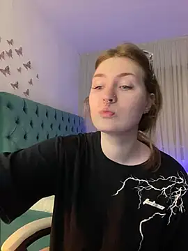  Chlo  e online show from March 2025 10:43:01 PM