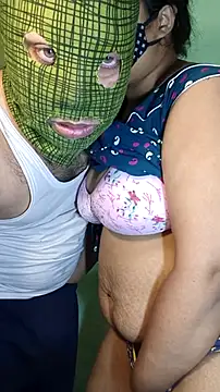 Snapshot of hotty_Sexy-couple chatting on January 2025 07:07:01 AM hotty Sexy-couple online show from January 2025 07:07:01 AM