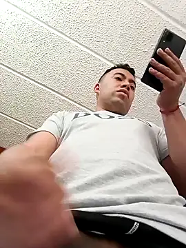 Snapshot of Diego_leon27 chatting on February 2025 01:51:02 PM Diego leon27 online show from February 2025 01:51:02 PM