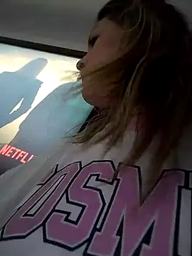 Mia Hampton online show from December 2024 08:00:01 PM