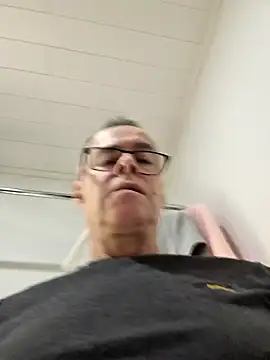 Snapshot of DarrenSullivanSlut chatting on December 2024 07:36:01 AM DarrenSullivanSlut online show from December 2024 07:36:01 AM