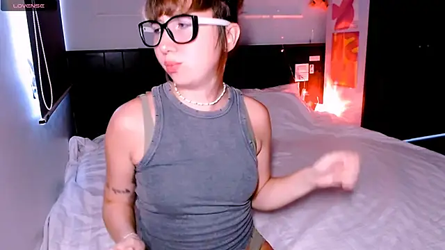 Cosmo Riri online show from September 2025 04:28:02 AM