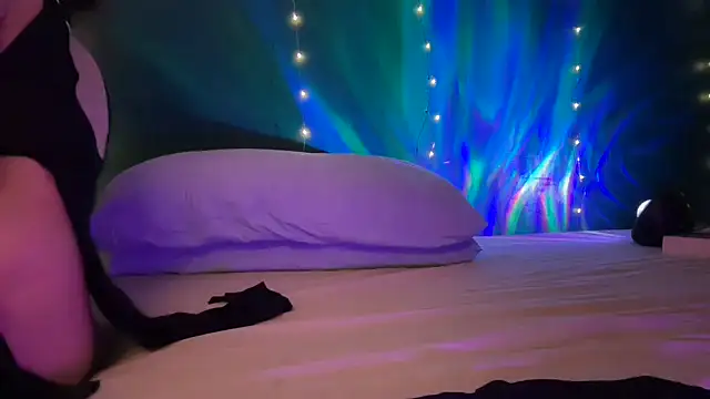 Snapshot of MistyParadiso chatting on February 2026 05:25:01 PM MistyParadiso online show from February 2026 05:25:01 PM