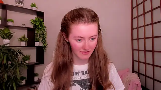 Snapshot of KateCuddle chatting on June 2026 05:45:02 AM KateCuddle online show from June 2026 05:45:02 AM