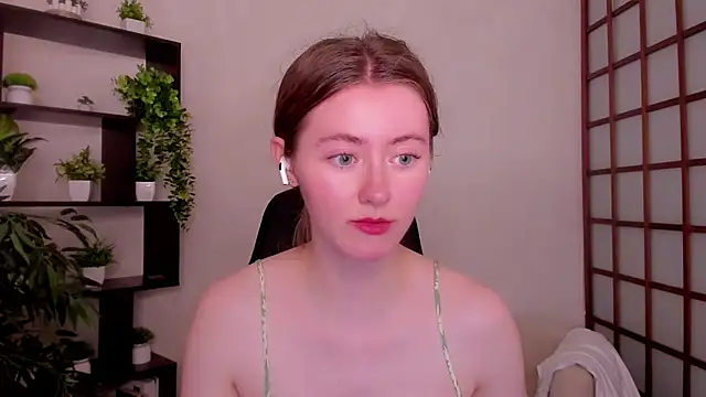 Snapshot of KateCuddle chatting on June 2026 02:45:02 AM KateCuddle online show from June 2026 02:45:02 AM
