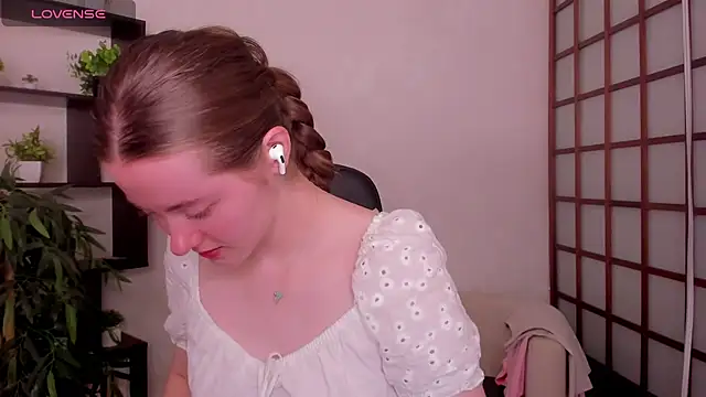 Snapshot of KateCuddle chatting on July 2026 02:44:01 AM KateCuddle online show from July 2026 02:44:01 AM