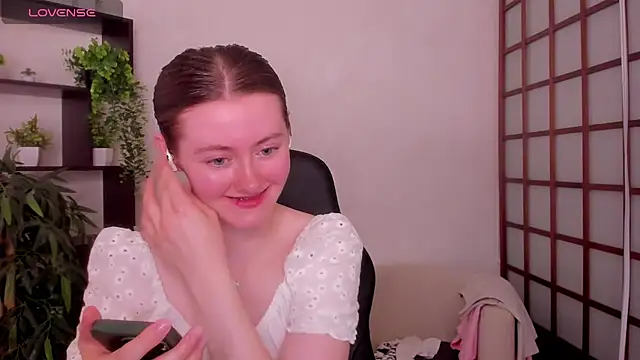 Snapshot of KateCuddle chatting on July 2026 03:23:01 AM KateCuddle online show from July 2026 03:23:01 AM