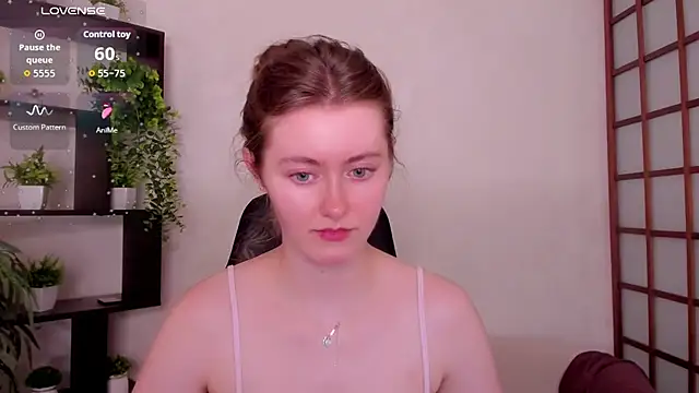 Snapshot of KateCuddle chatting on July 2026 07:34:02 AM KateCuddle online show from July 2026 07:34:02 AM