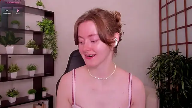 Snapshot of KateCuddle chatting on July 2026 02:17:02 AM KateCuddle online show from July 2026 02:17:02 AM