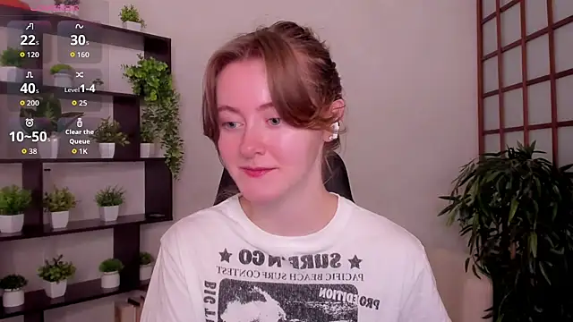 Snapshot of KateCuddle chatting on July 2026 02:48:02 AM KateCuddle online show from July 2026 02:48:02 AM
