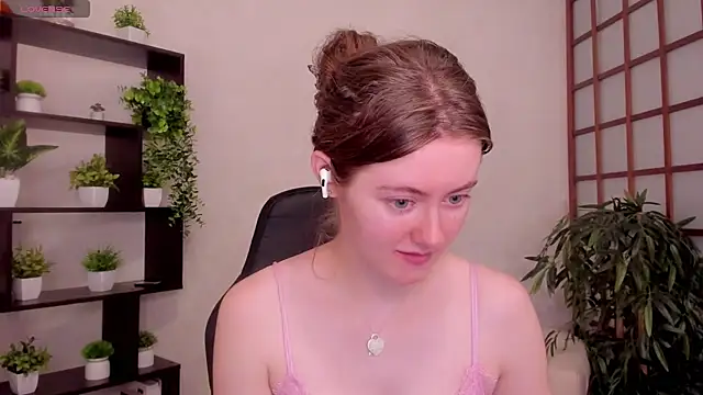 Snapshot of KateCuddle chatting on July 2026 02:21:02 AM KateCuddle online show from July 2026 02:21:02 AM