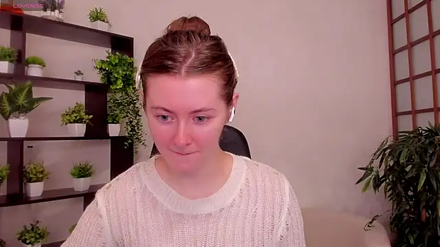 Snapshot of KateCuddle chatting on August 2026 02:04:01 AM KateCuddle online show from August 2026 02:04:01 AM