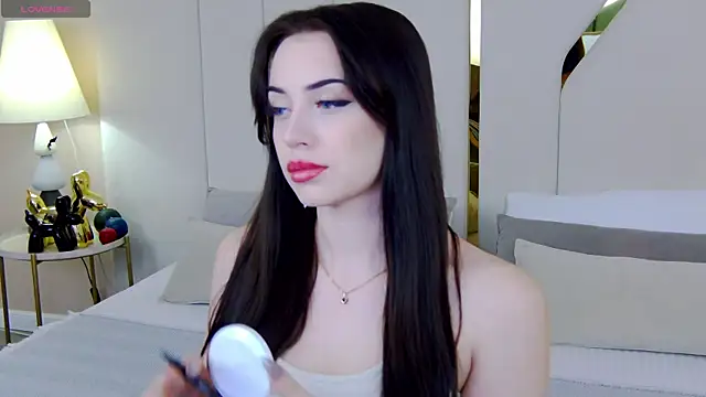 Betty Bridge online show from November 2025 05:40:01 AM