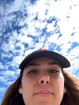 LeaGambit   online show from October 2025 07:13:01 PM