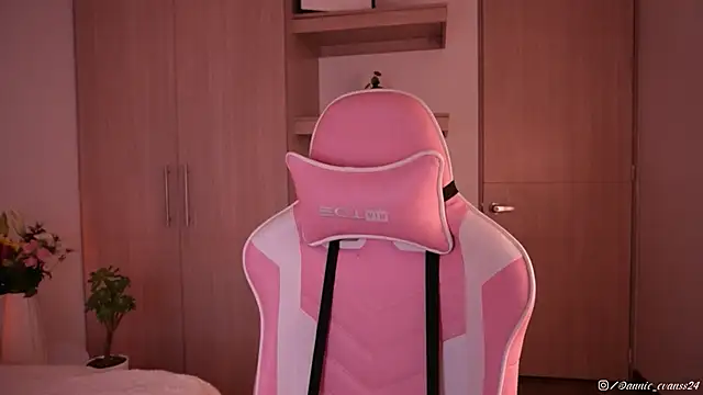 Snapshot of annie24_evans chatting on March 2025 11:05:01 PM annie24 evans online show from March 2025 11:05:01 PM