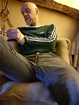 Snapshot of eddouxxx78 chatting on April 2026 08:31:02 AM eddouxxx78 online show from April 2026 08:31:02 AM