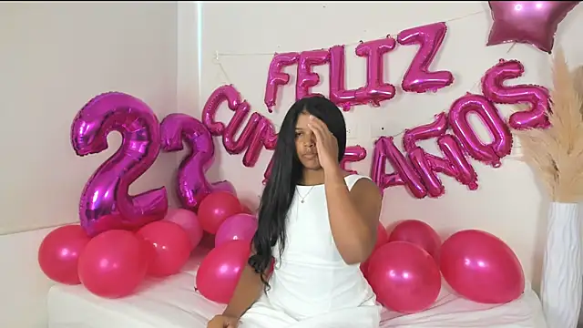 ZOEGARNER01 online show from December 2025 07:32:01 PM