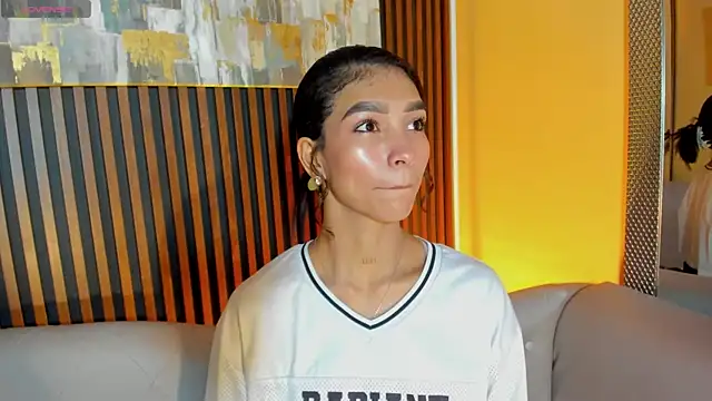 LauraAristizabal online show from March 2026 12:33:01 PM