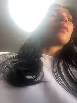 Snapshot of LauraAristizabal chatting on June 2026 12:00:02 PM LauraAristizabal online show from June 2026 12:00:02 PM