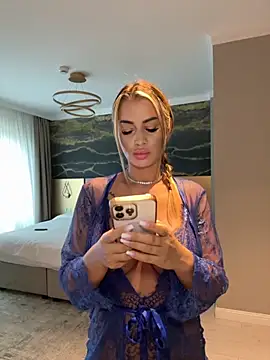 KirstieVegas online show from September 2025 03:44:02 PM