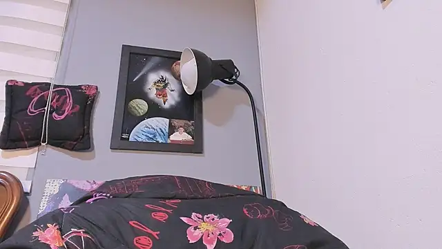 Snapshot of damn_fox chatting on December 2024 02:01:02 AM damn fox online show from December 2024 02:01:02 AM