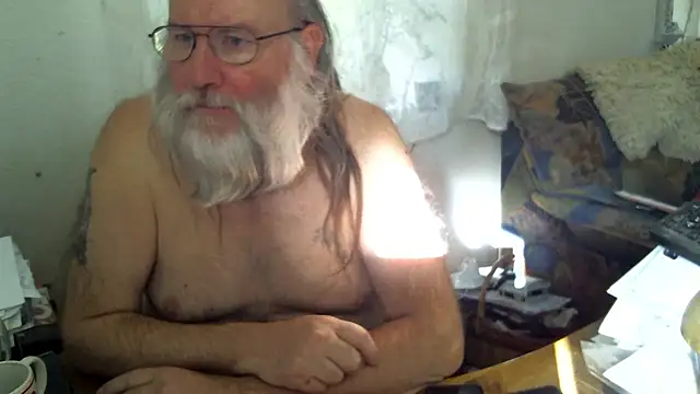 Snapshot of SexySantaC chatting on October 2025 09:48:01 AM SexySantaC online show from October 2025 09:48:01 AM