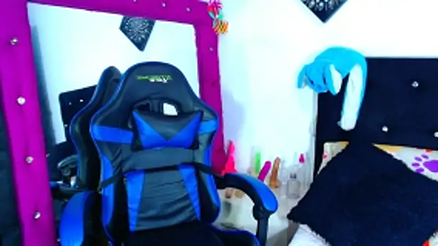 Jenng18 online show from April 2026 05:06:01 AM