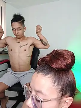 Snapshot of sophieandmarkls chatting on February 2026 08:47:01 PM sophieandmarkls online show from February 2026 08:47:01 PM