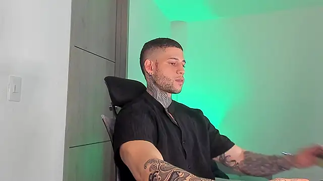  jamesleandros1 online show from April 2026 02:51:02 AM