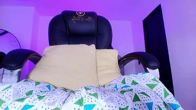 Snapshot of naomi_kyse chatting on January 2026 03:11:01 AM naomi kyse online show from January 2026 03:11:01 AM