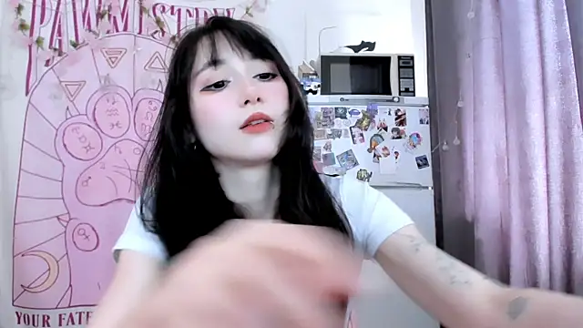 Snapshot of Holy420lolii chatting on June 2026 01:10:02 PM Holy420lolii online show from June 2026 01:10:02 PM