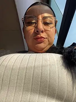 Abril Luv online show from March 2025 12:17:01 PM