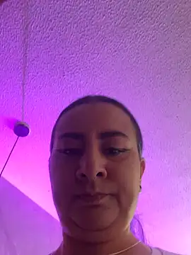 Abril Luv online show from September 2025 01:43:02 PM