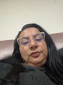 Abril Luv online show from November 2025 02:14:02 AM