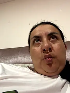 Abril Luv online show from January 2026 01:40:01 AM