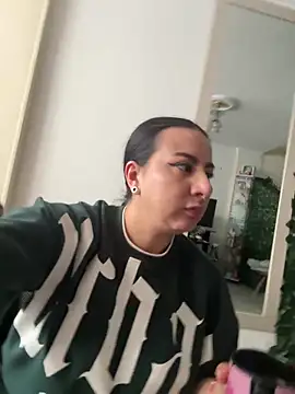 Abril Luv online show from March 2026 01:28:01 PM