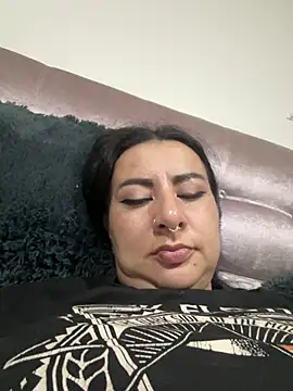 Abril Luv online show from March 2026 12:47:01 AM