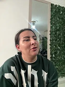 Abril Luv online show from April 2026 01:23:01 PM