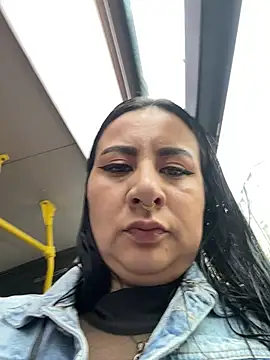 Abril Luv online show from April 2026 11:57:01 AM