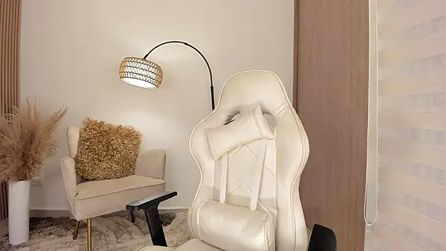 wandathompson  online show from September 2025 11:04:01 AM