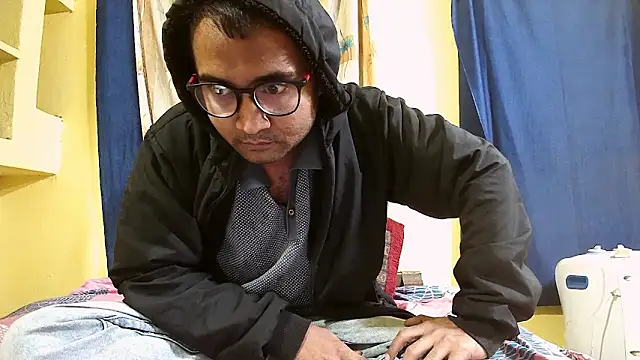 Snapshot of Cute_boy2000 chatting on December 2024 10:12:01 PM Cute boy2000 online show from December 2024 10:12:01 PM