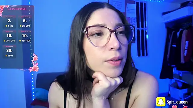 Snapshot of Spit_queen chatting on May 2026 01:39:02 PM Spit queen online show from May 2026 01:39:02 PM