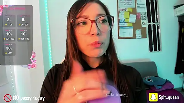 Snapshot of Spit_queen chatting on July 2026 03:25:01 PM Spit queen online show from July 2026 03:25:01 PM