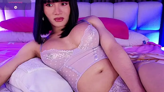 Snapshot of sweetieluna01 chatting on February 2026 02:43:02 AM sweetieluna01 online show from February 2026 02:43:02 AM