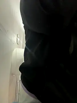 ZiaCalifa online show from November 2025 09:42:01 AM