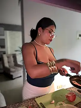 Insane Issa online show from December 2025 06:36:01 PM