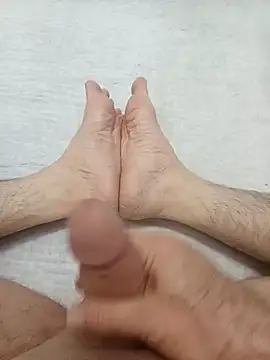 Snapshot of Hardapple01 chatting on December 2024 09:28:01 PM Hardapple01 online show from December 2024 09:28:01 PM