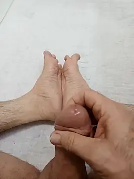 Snapshot of Hardapple01 chatting on December 2024 02:01:02 AM Hardapple01 online show from December 2024 02:01:02 AM