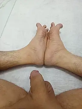 Snapshot of Hardapple01 chatting on October 2025 09:10:02 PM Hardapple01 online show from October 2025 09:10:02 PM